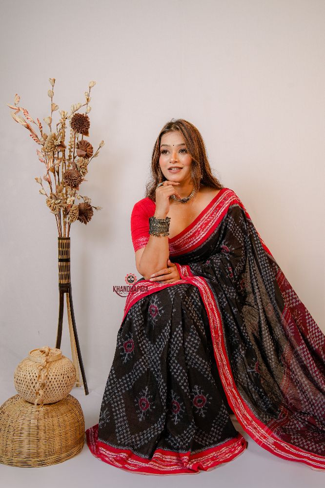 khanduapata Black & Red Star Design Cotton Saree For Women