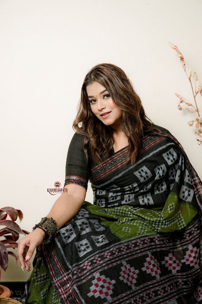 khanduapata Black And Grey Box Design Cotton Saree For Women