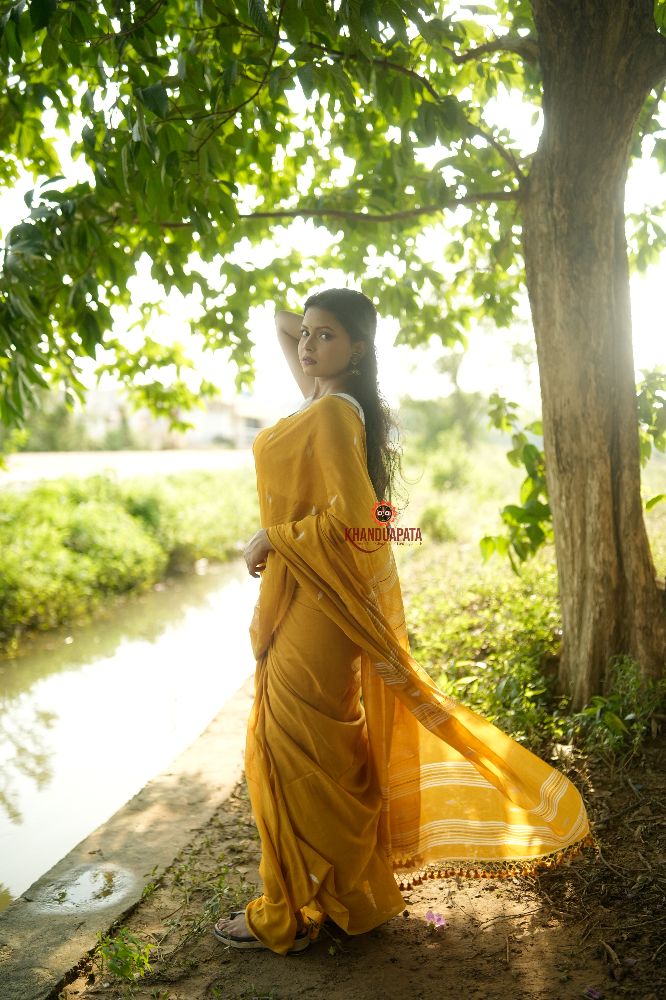 khanduapata White & Mustard Yellow Leaf Pattern Cotton Saree For Women