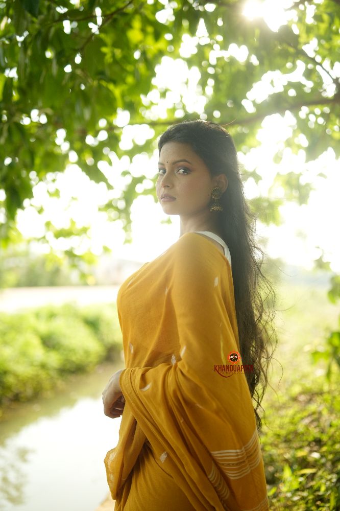 khanduapata White & Mustard Yellow Leaf Pattern Cotton Saree For Women