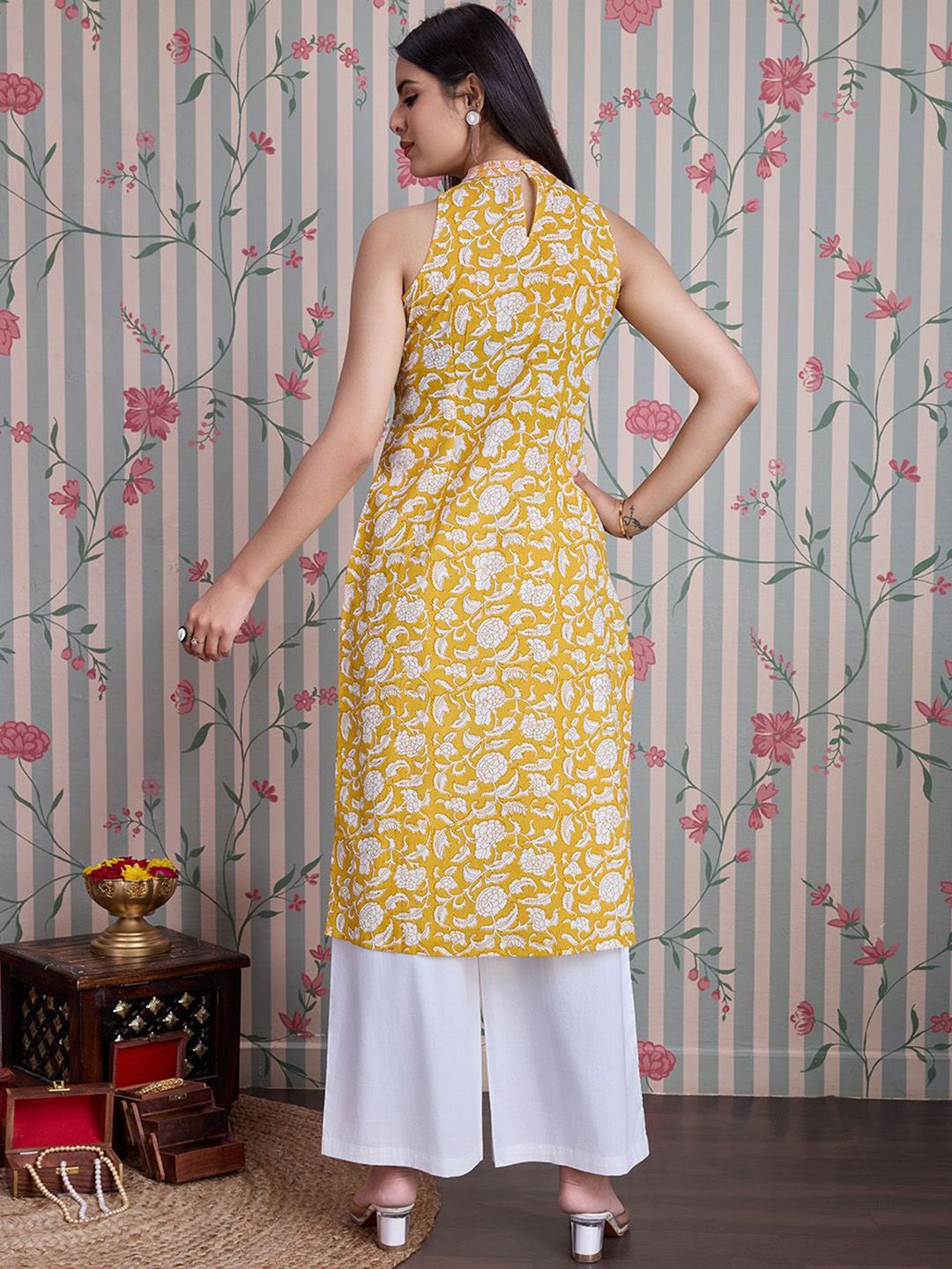 Ode by House of Pataudi Floral Printed Pure Cotton Straight Kurta with Palazzos - Distacart