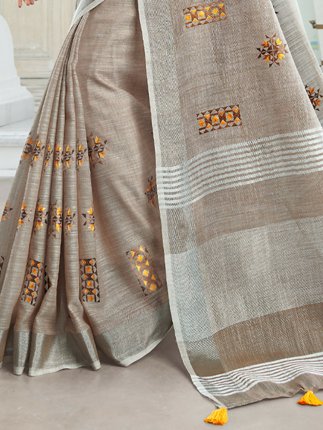 Astita Linen Light Beige Saree