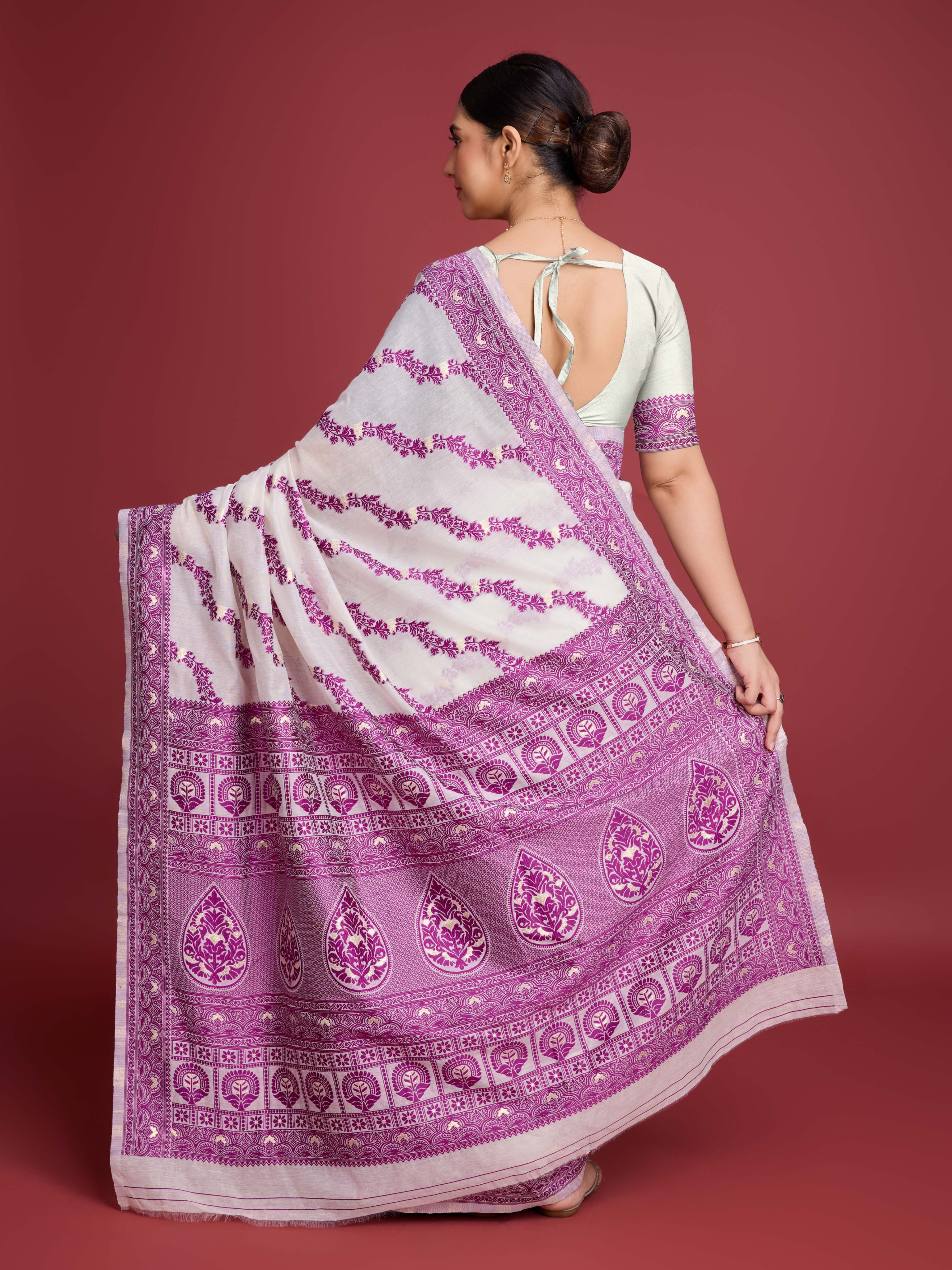 Vedant Vastram Dhakai Jamdani Cotton Saree - Wine - Distacart