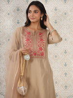 Thumbnail for Ode by House of Pataudi Floral Yoke Design Sequinned Kurta with Trousers & Dupatta - Distacart