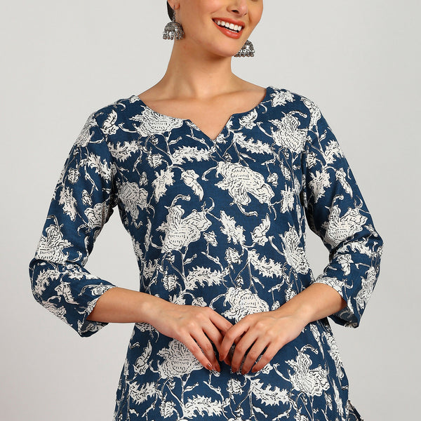 Aavyora Women's Navy Blue & White Floral Printed Tunic