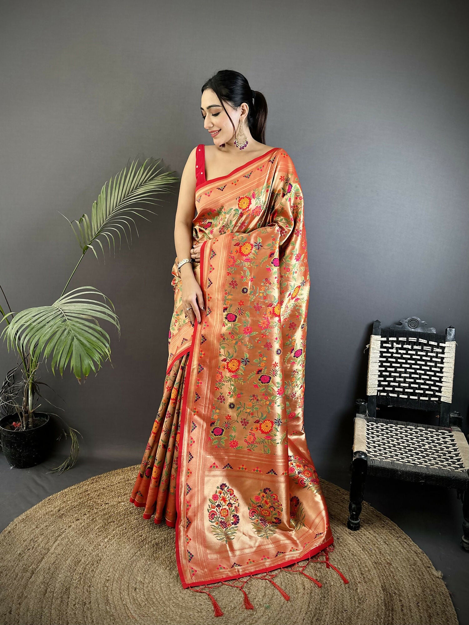 Joban Fashion Peach Floral & Leaf Motifs Soft Silk Paithani Saree