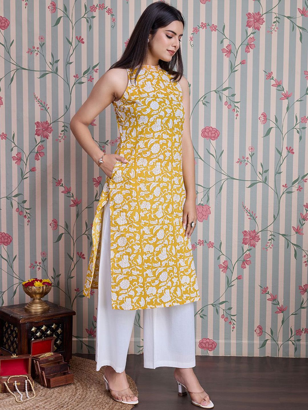 Ode by House of Pataudi Floral Printed Pure Cotton Straight Kurta with Palazzos - Distacart