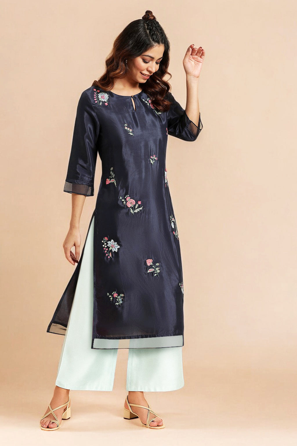 https://cdn.shopify.com/s/files/1/0722/3148/5636/files/ONVWS19727-220490_3db5bc3a-ecca-485c-8cd5-c2d4312d380a.jpg?v=1760495434