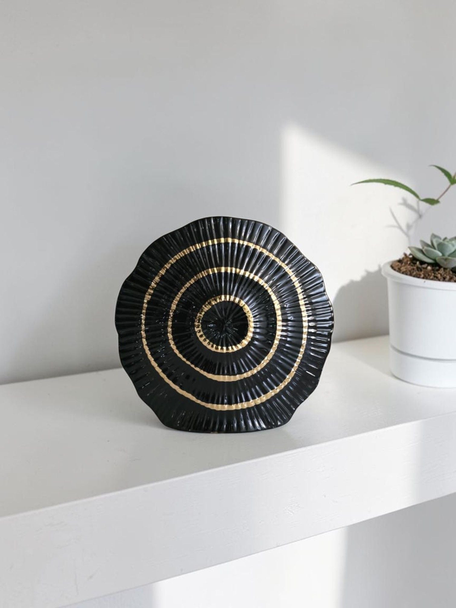 Sun Mun Decors Black & Golden Ceramic Premium & Elegant Vase