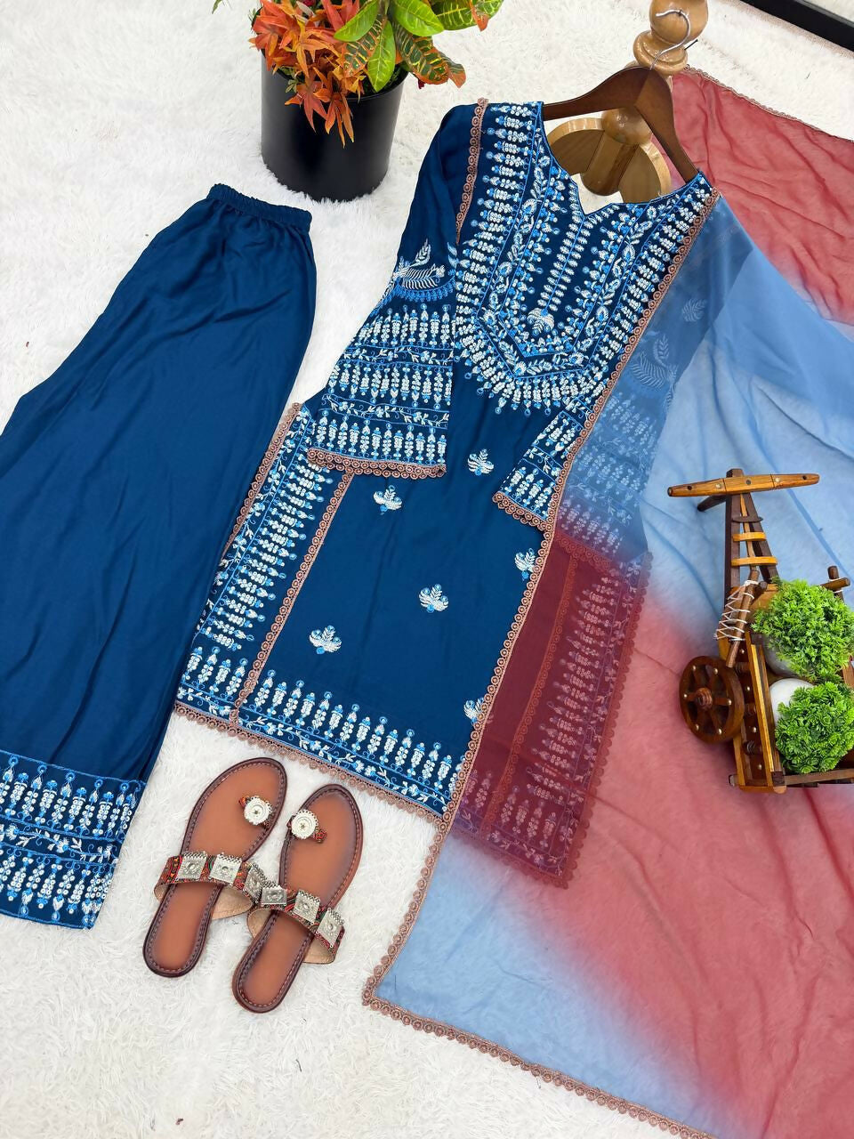 Teeya Creation Womens Trendy Stylish Embroidery Thread Work Kurta Set - Dista