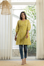 Thumbnail for Juniper Lemon Ethnic Motif Printed Cotton Kurta With Button Closure - Distacart