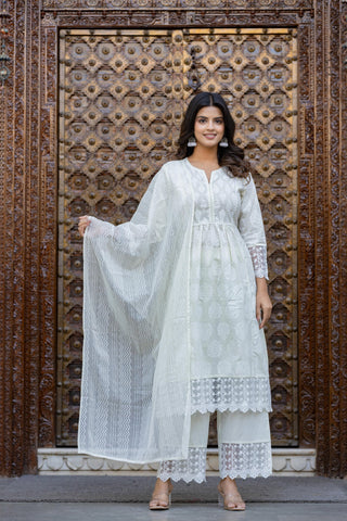 Juniper White Ethnic Motif Printed Cotton Kurta Set With Lace & Thread Work - Distacart