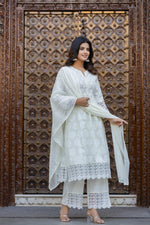 Thumbnail for Juniper White Ethnic Motif Printed Cotton Kurta Set With Lace & Thread Work - Distacart