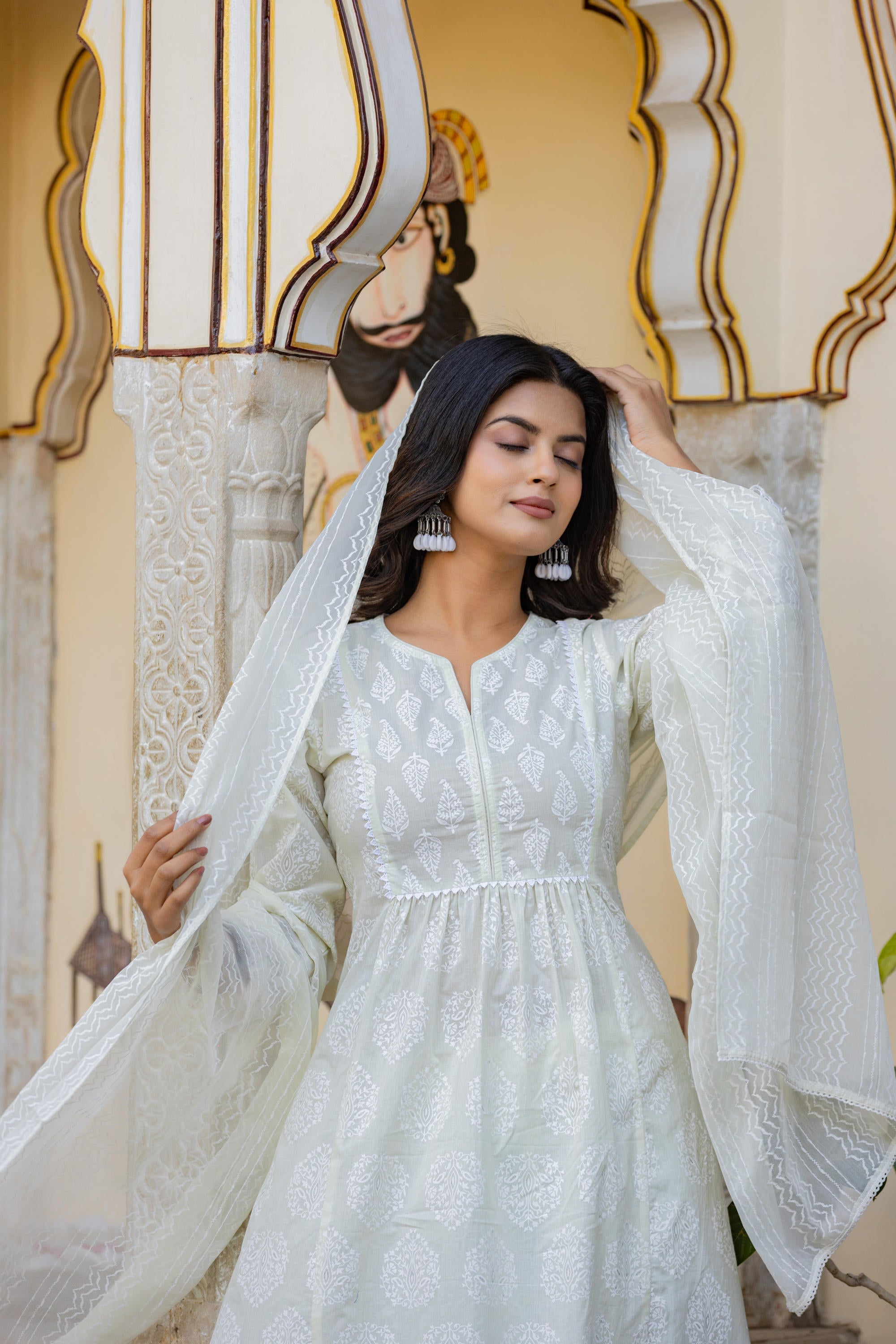 Juniper White Ethnic Motif Printed Cotton Kurta Set With Lace & Thread Work - Distacart