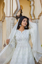 Thumbnail for Juniper White Ethnic Motif Printed Cotton Kurta Set With Lace & Thread Work - Distacart