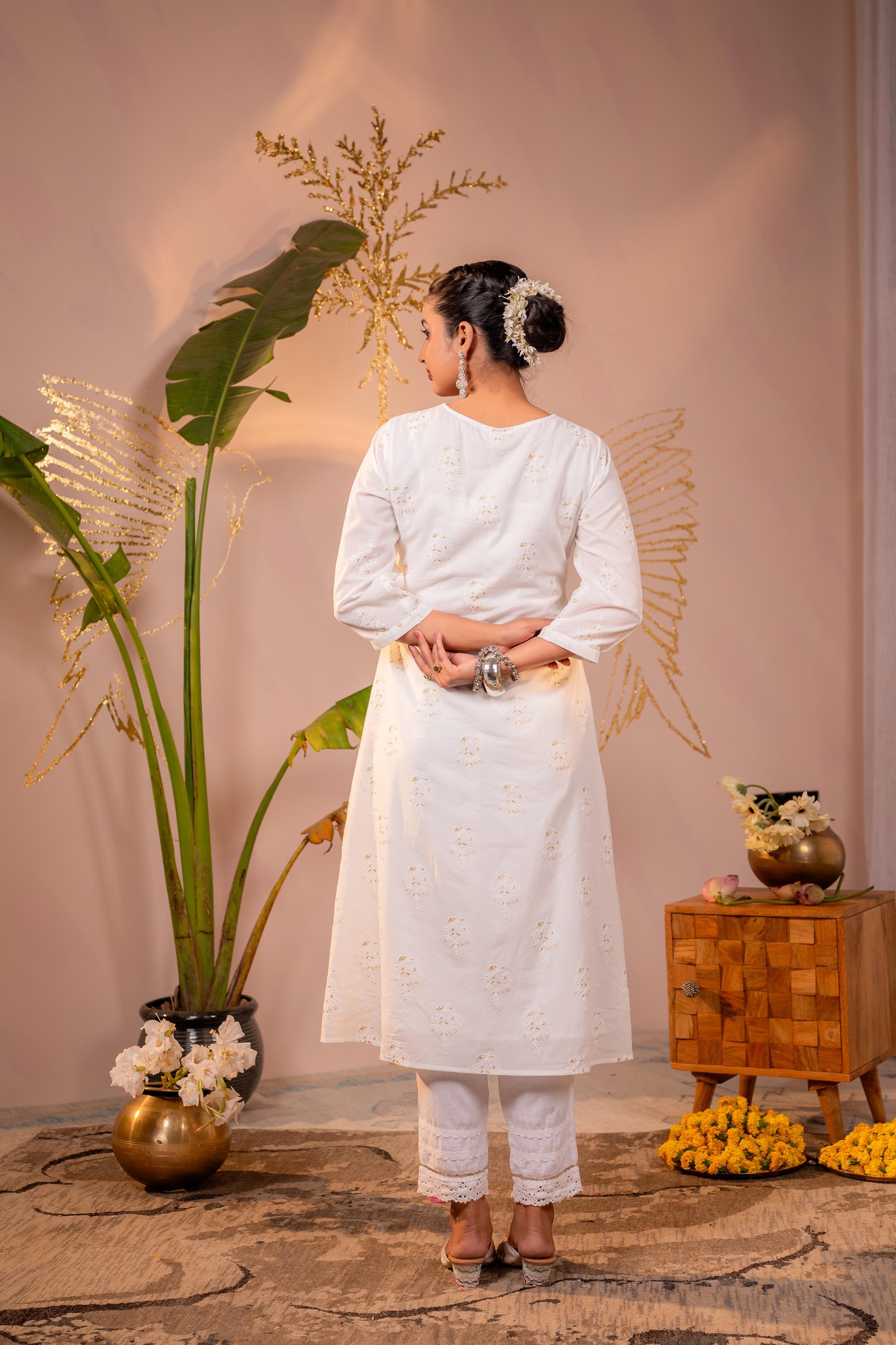 Juniper Cotton White Embroidered Kurta - Distacart