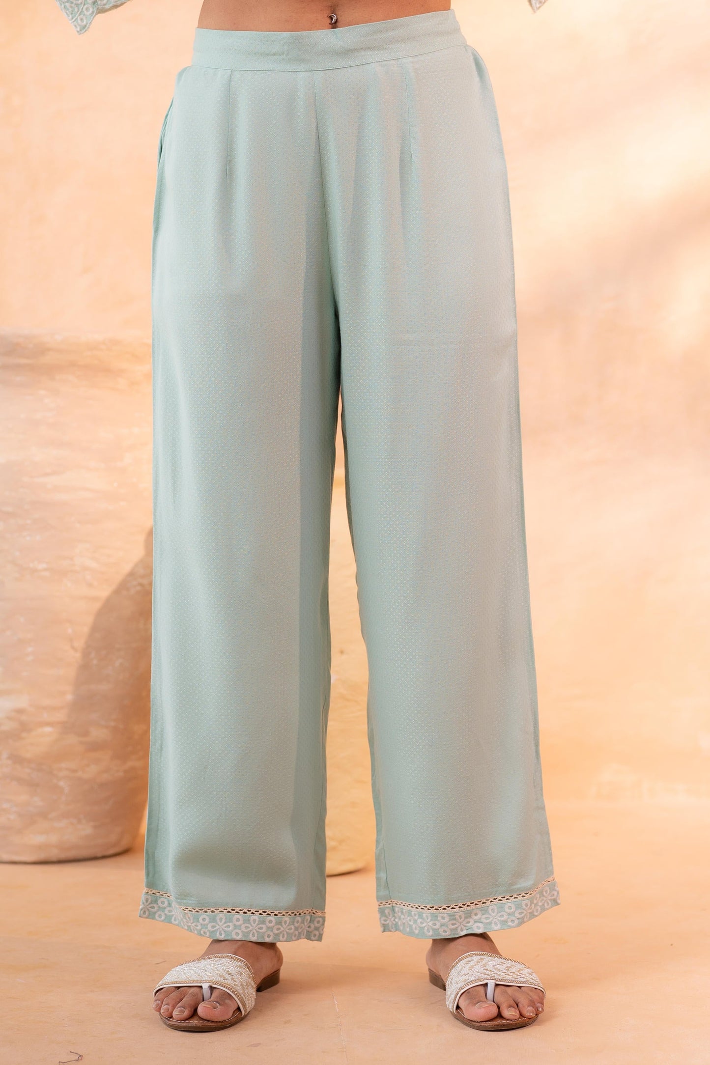 Juniper SageGreen Schiffli Lounge Co-Ord - Distacart