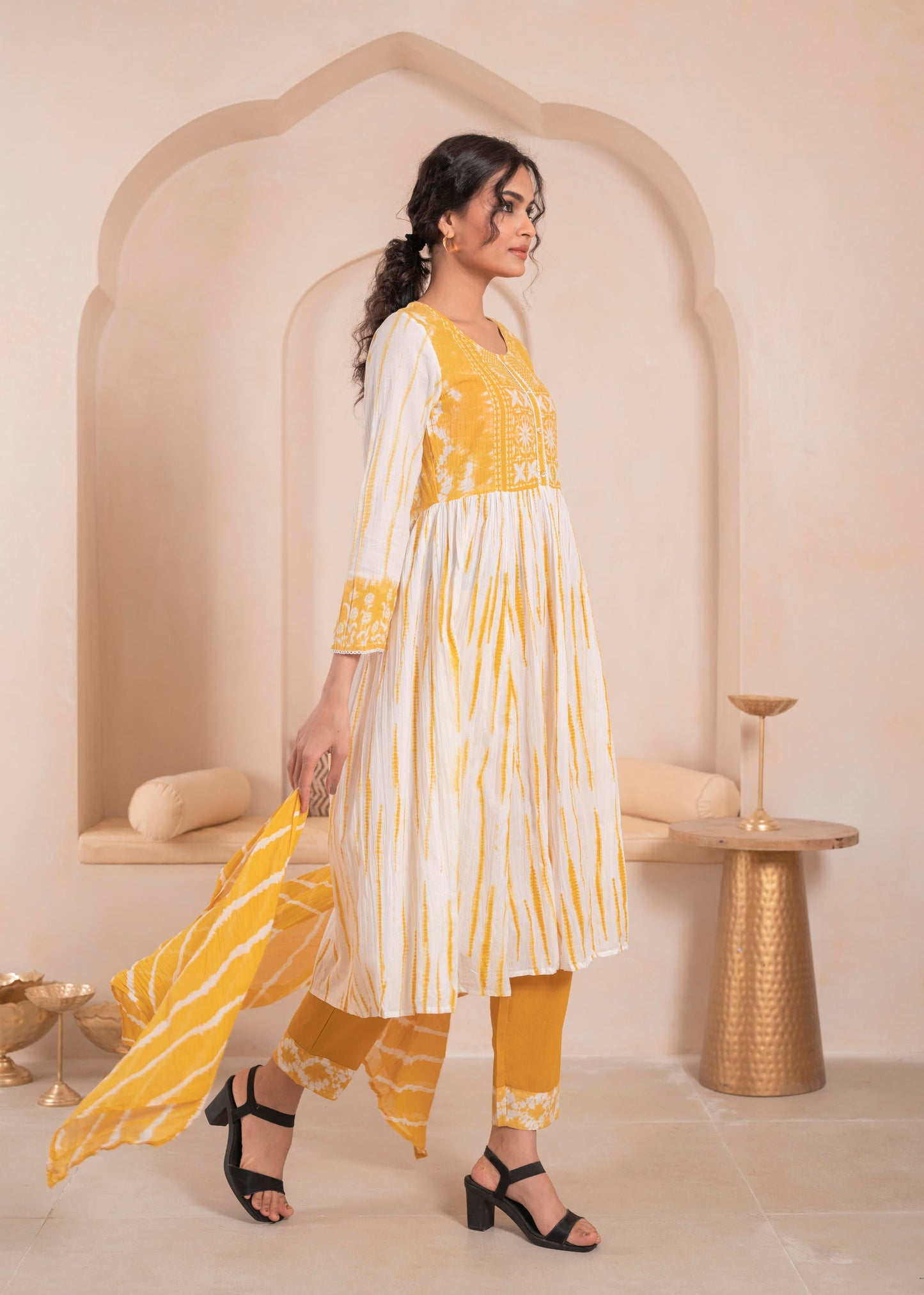 Juniper Mustered and white kurta , solid bottom and tie - dye dupatta with cotton lace , buttons , sequence - Distacart