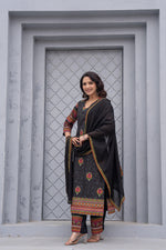Thumbnail for Juniper Black Floral Printed Cotton Kurta Set With Thread Work & Sequins - Distacart