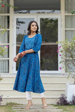 Thumbnail for Juniper Blue Ethnic Motif Printed Viscose Kurta With Sequins - Distacart