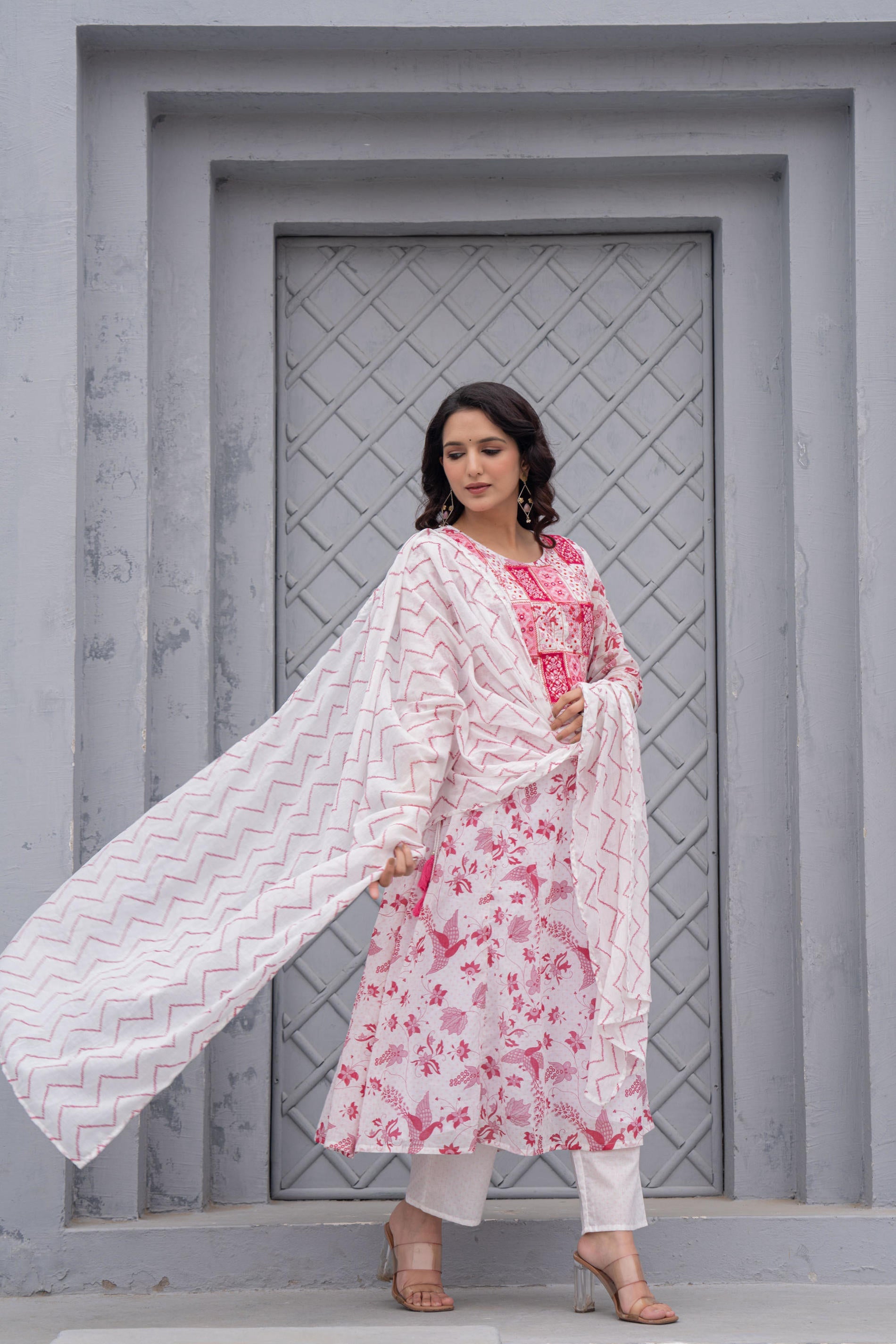 Juniper White & Pink Floral Printed Cotton Kurta Set With Thread & Mirror Work