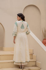 Thumbnail for Juniper Off-White Anarkali Kurta Set With Green Embroidery And Organza Dupatta - Distacart