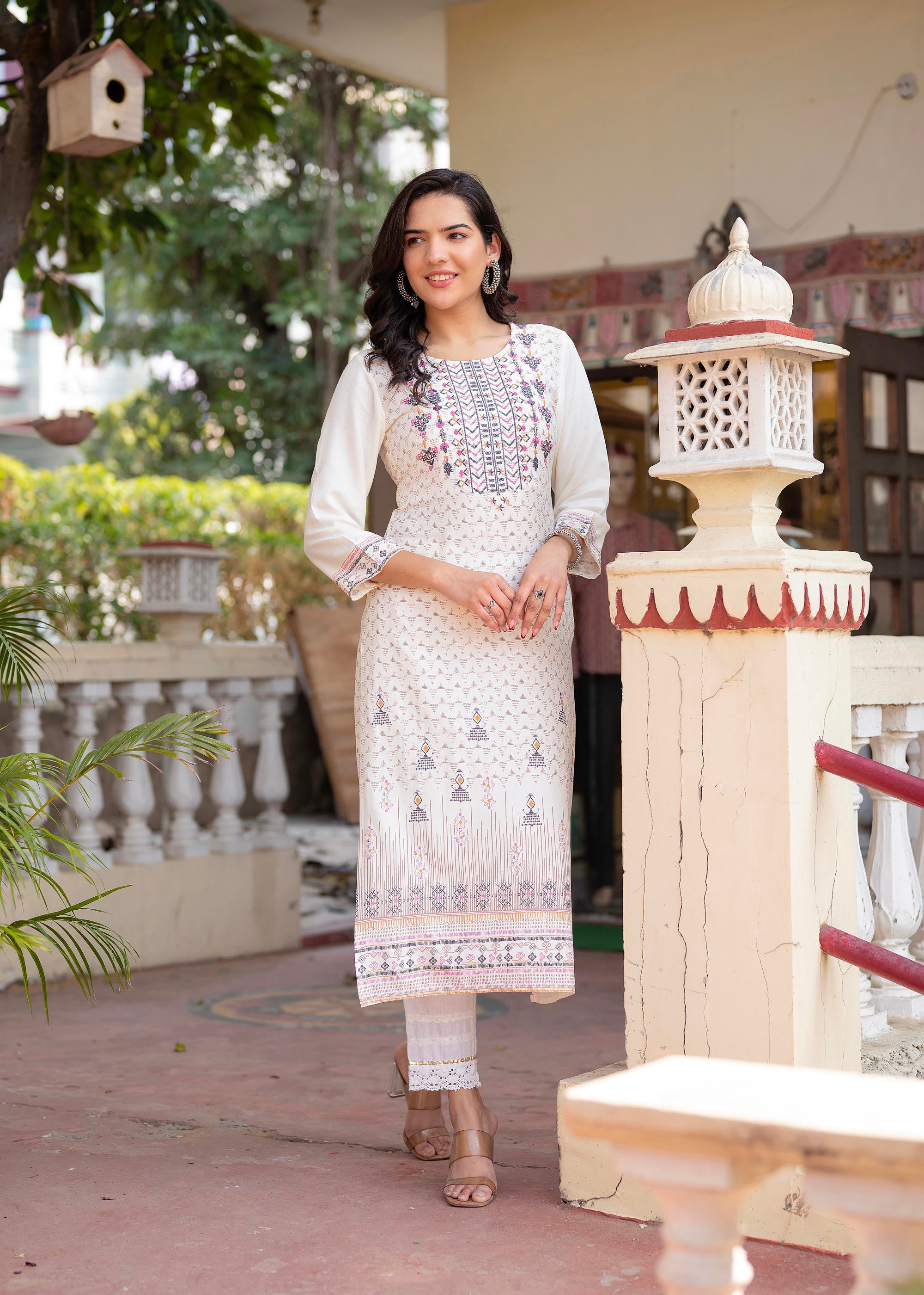 Juniper Off White Viscose Ethnic Motif Kurta With Thread Work