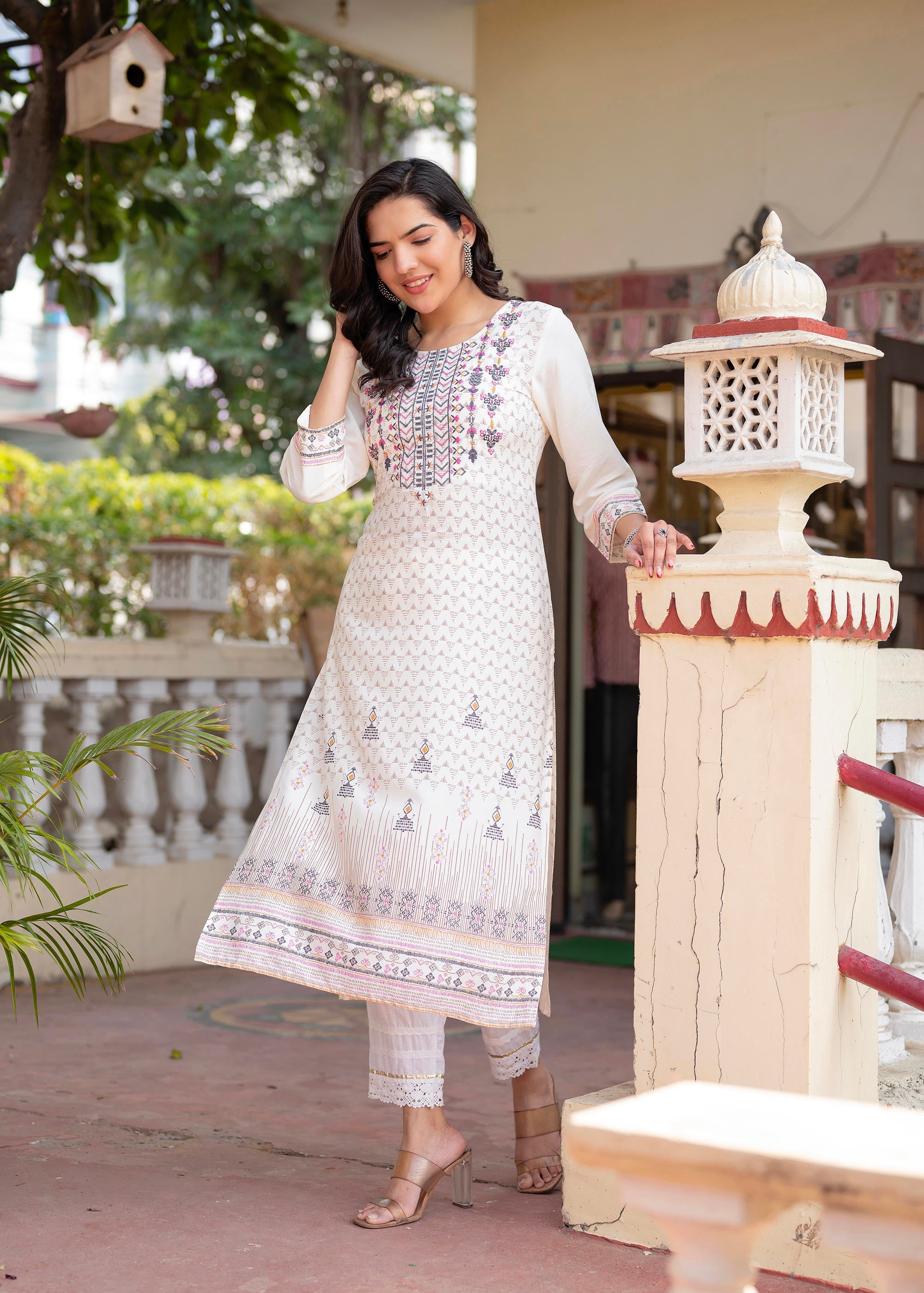 Juniper Off White Viscose Ethnic Motif Kurta With Thread Work