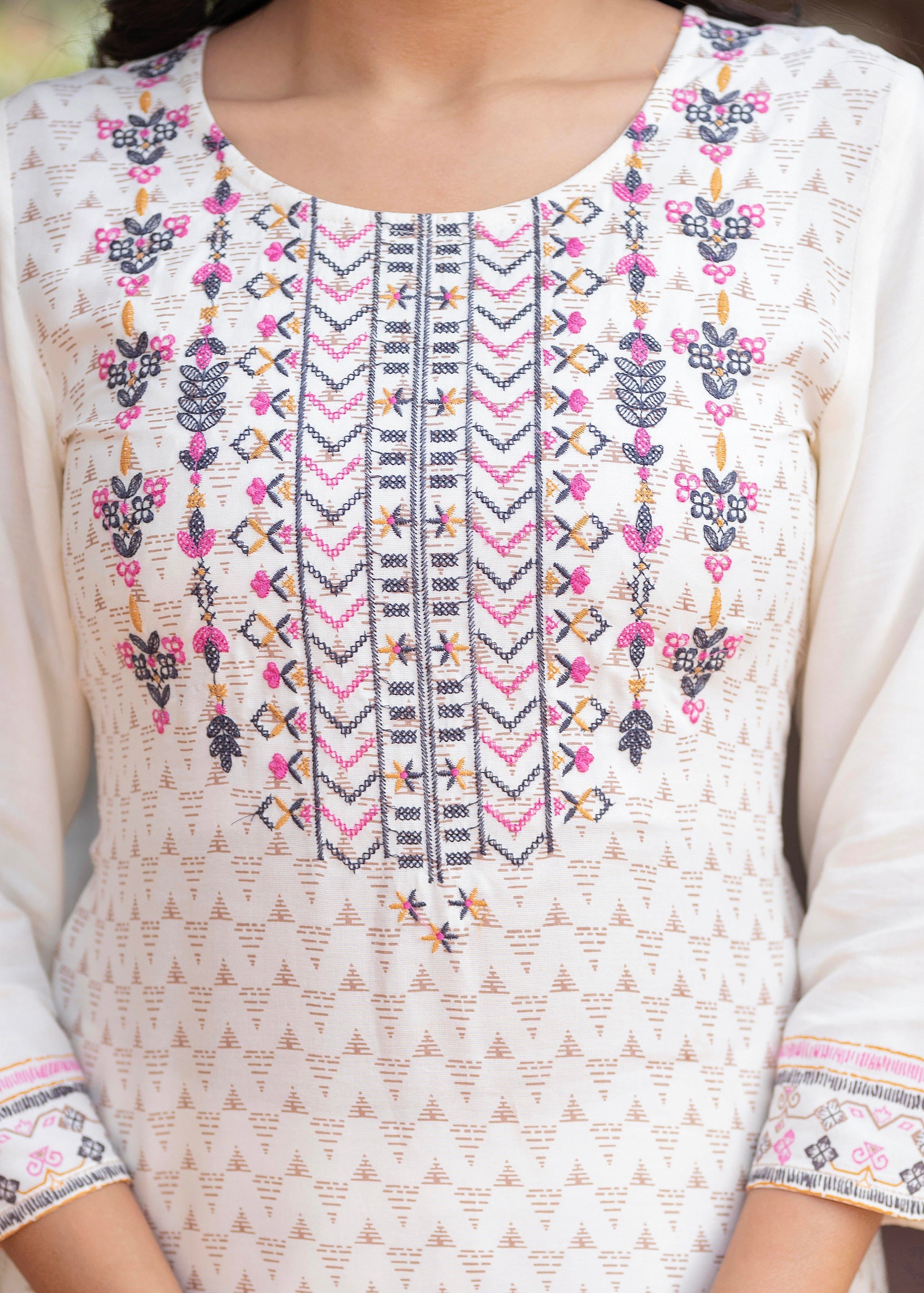 Juniper Off White Viscose Ethnic Motif Kurta With Thread Work - Distacart