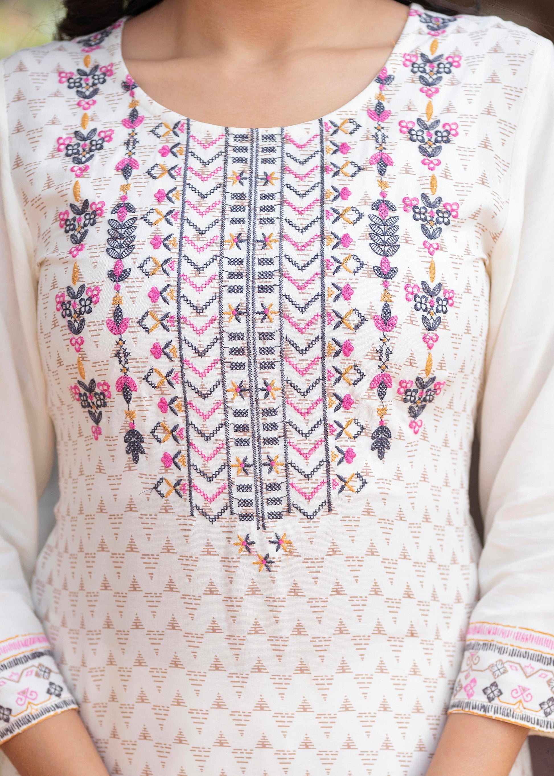 Juniper Off White Viscose Ethnic Motif Kurta With Thread Work - Distacart