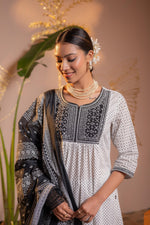 Thumbnail for Juniper Black & White Viraasat Printed Kurta Pant And Dupatta Set with Dupatta - Distacart