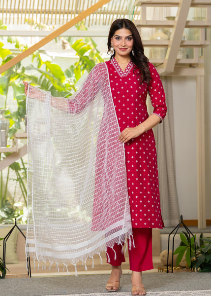 Juniper Fuchsia Solid Man Made Fiber Kurta, Pant & Dupatta Set With Thread Work