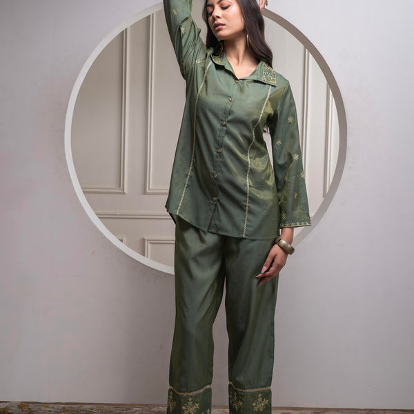 Juniper Fuchsia Solid Green Viscose Tunic And Pants Co-Ord Set With Zari Work And Button Detailing