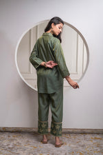 Thumbnail for Juniper Fuchsia Solid Green Viscose Tunic And Pants Co-Ord Set With Zari Work And Button Detailing