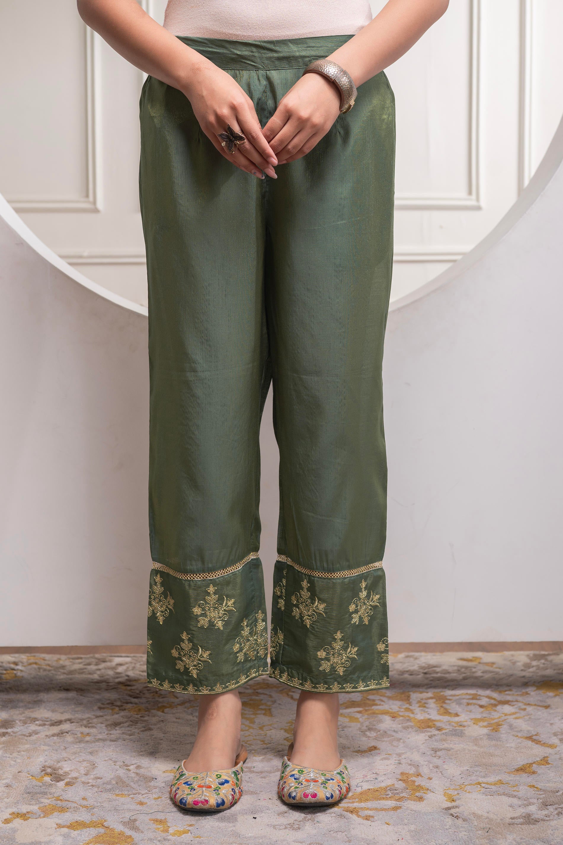 Juniper Fuchsia Solid Green Viscose Tunic And Pants Co-Ord Set With Zari Work And Button Detailing