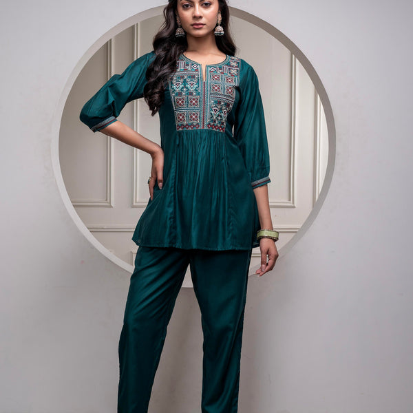 Juniper Bottlegreen Solid Viscose Gathered Tunic And Pants Co-Ord Set With Thread Work