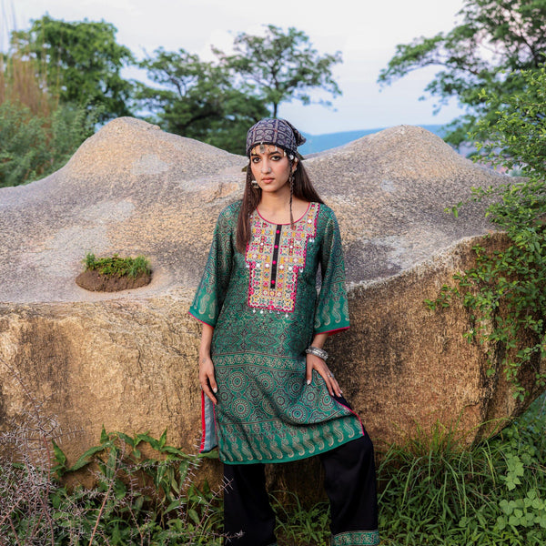 Juniper Polycotton Green Embroidered Kurta Pant Set With Thread & Mirror Work