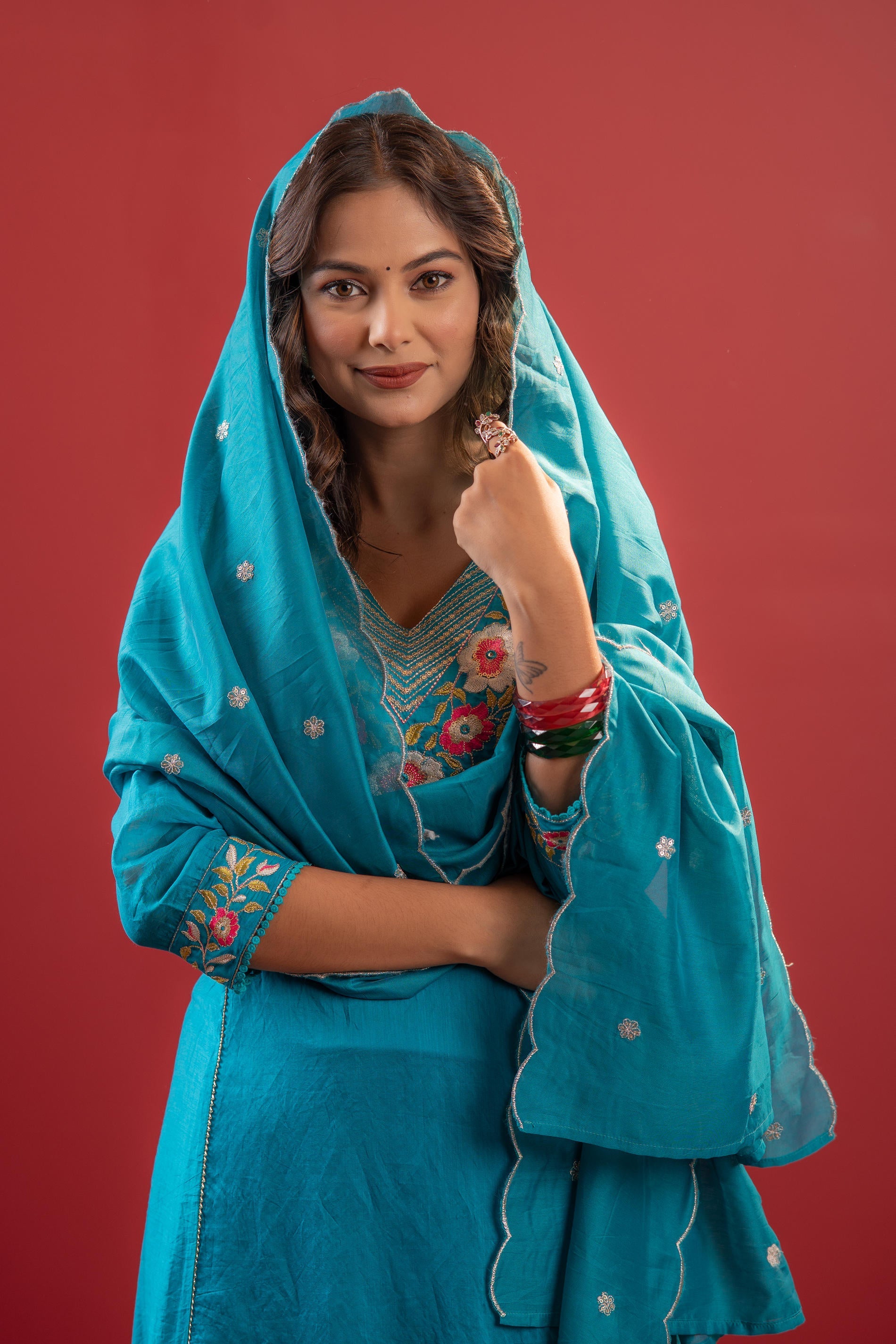 Juniper Turquoise Floral Embroidered Kurta Set With Scallop Dupatta