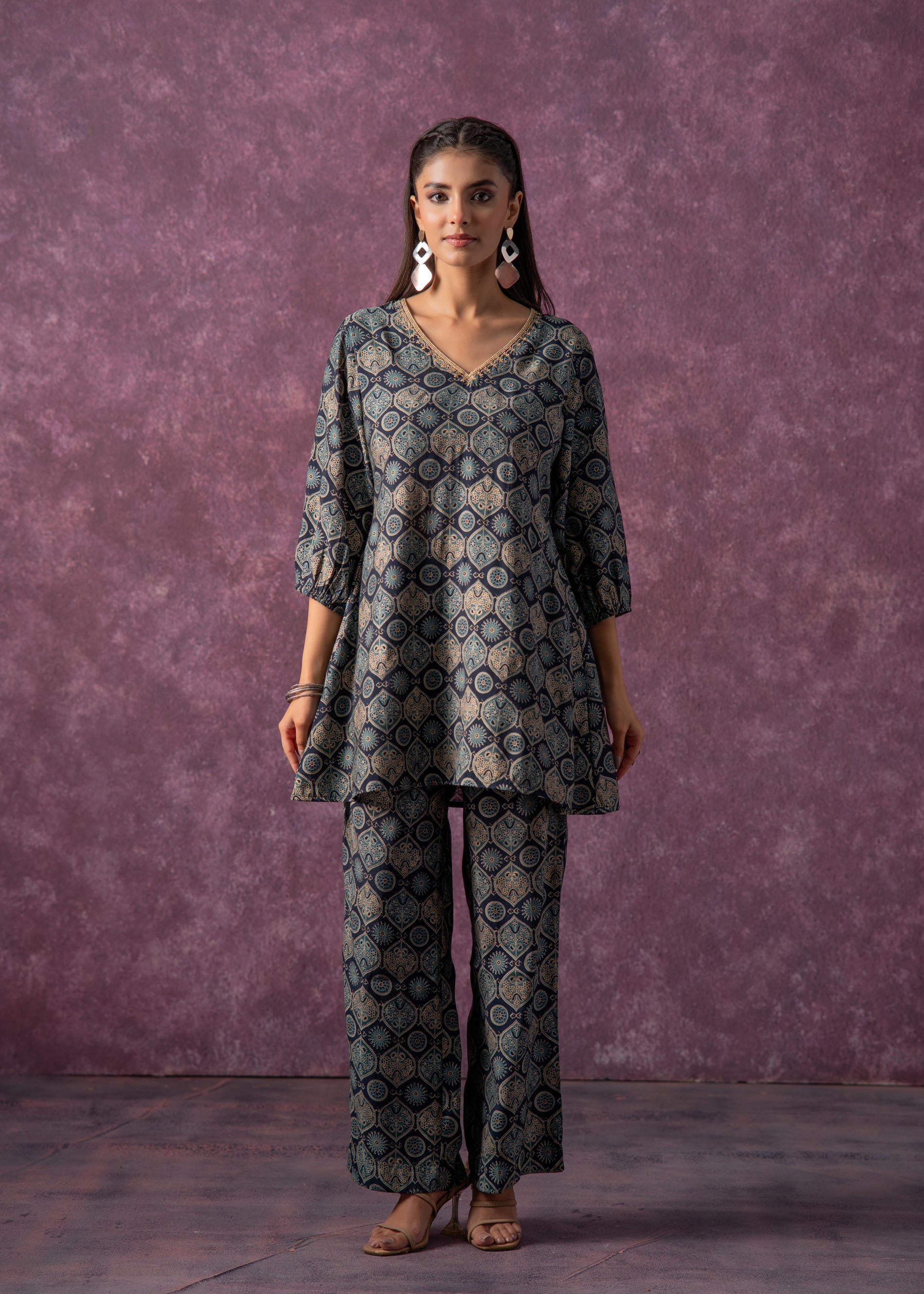 Juniper Women'S Green & Black Cotton Kurta & Pants Co-Ord Set With Ethnic Motifs And Zari Work