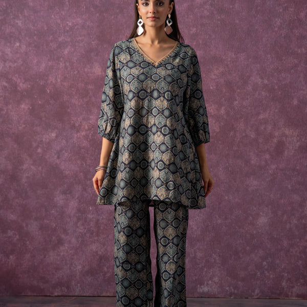 Juniper Women'S Green & Black Cotton Kurta & Pants Co-Ord Set With Ethnic Motifs And Zari Work