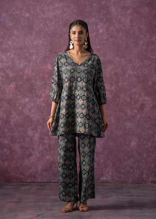 Juniper Women'S Green & Black Cotton Kurta & Pants Co-Ord Set With Ethnic Motifs And Zari Work