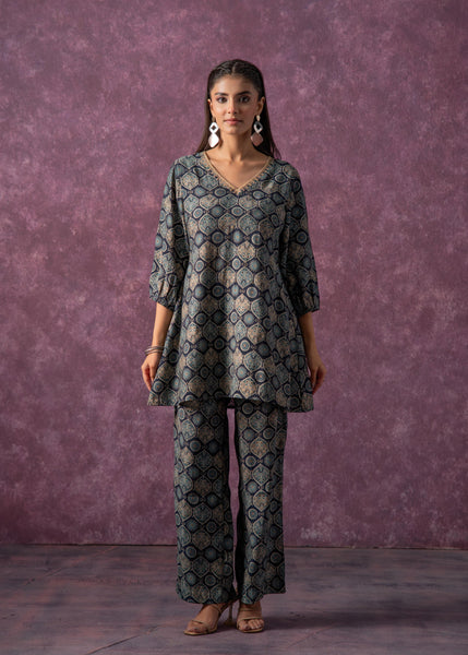 Juniper Women'S Green & Black Cotton Kurta & Pants Co-Ord Set With Ethnic Motifs And Zari Work