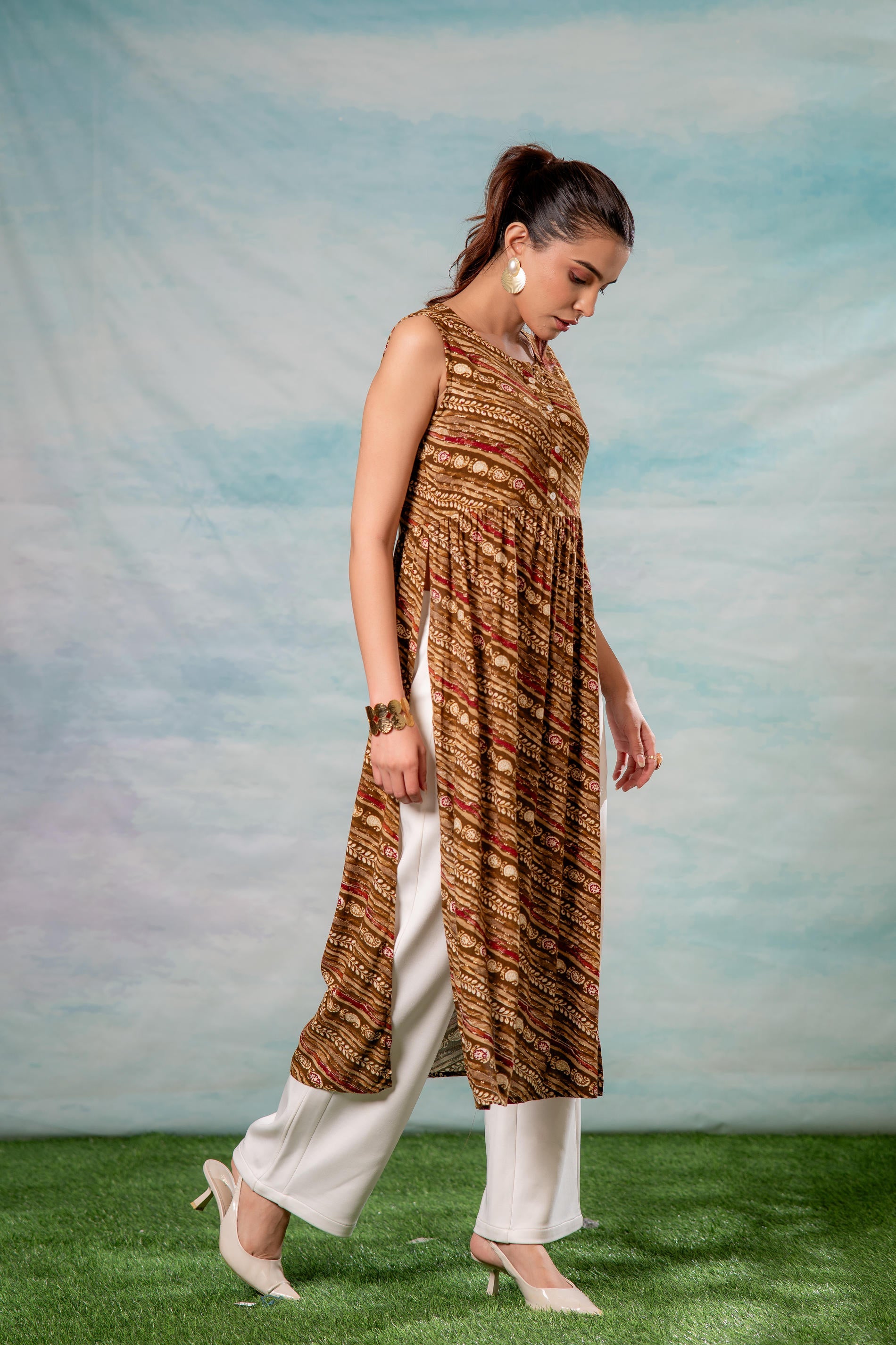Juniper Women'S Brown Ethnic Motif Printed Sleeveless Kurta