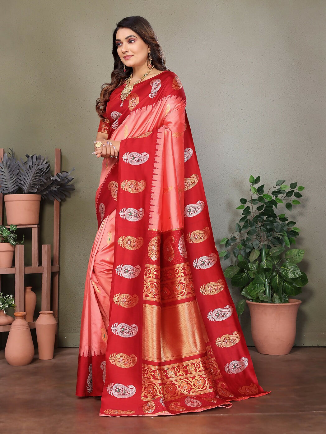 Joban Fashion Banarasi Light Pink Butti Soft Silk Saree