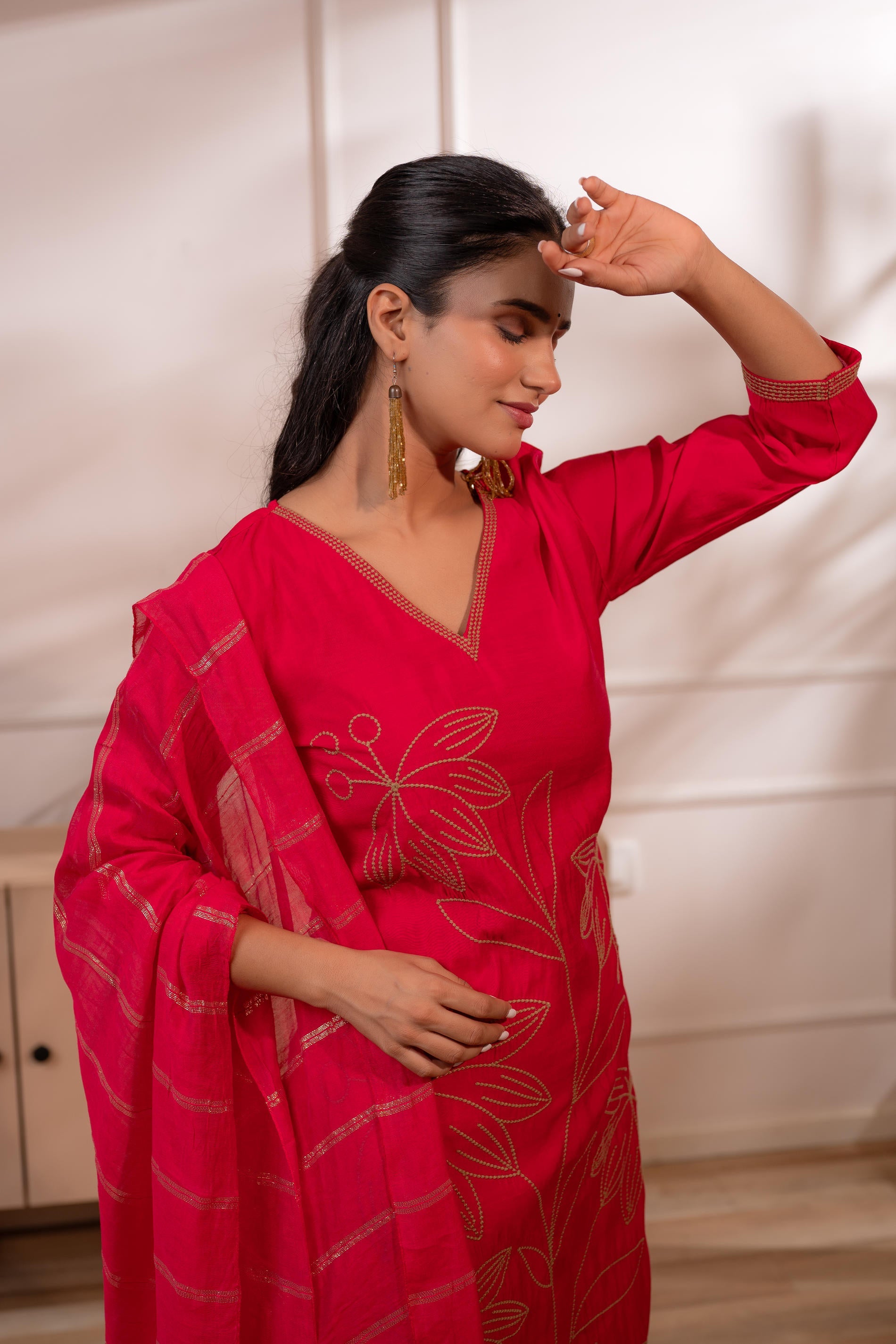 Juniper Fuchsia Solid Embroidered Straight Kurta Pant And Dupatta Set With Thread Work