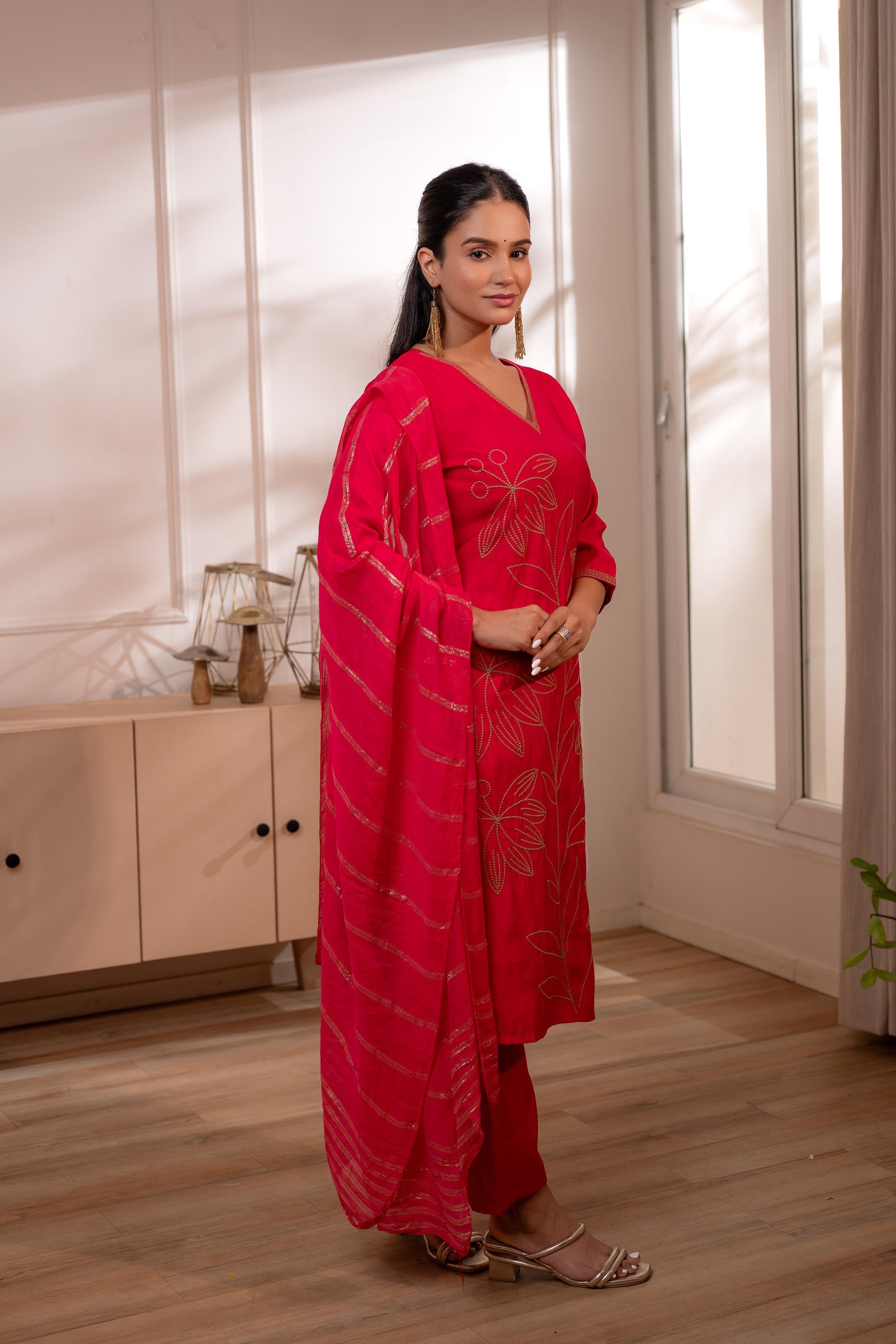 Juniper Fuchsia Solid Embroidered Straight Kurta Pant And Dupatta Set With Thread Work