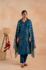 Thumbnail for Juniper Indigo Solid Embroidered Straight Kurta Pant And Dupatta Set With Thread Work