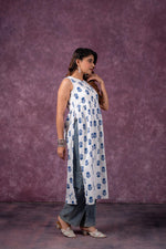 Thumbnail for Juniper Indigo Leaf Printed Sleeveless Long Kurta - Distacart