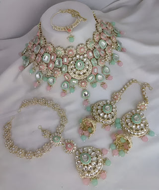 Jewel City Elegant Polki Kundan Bridal Set with Necklace, Earring & Mathapati-Handcrafted Indian Wedding Jewelry with Pearl Accents
