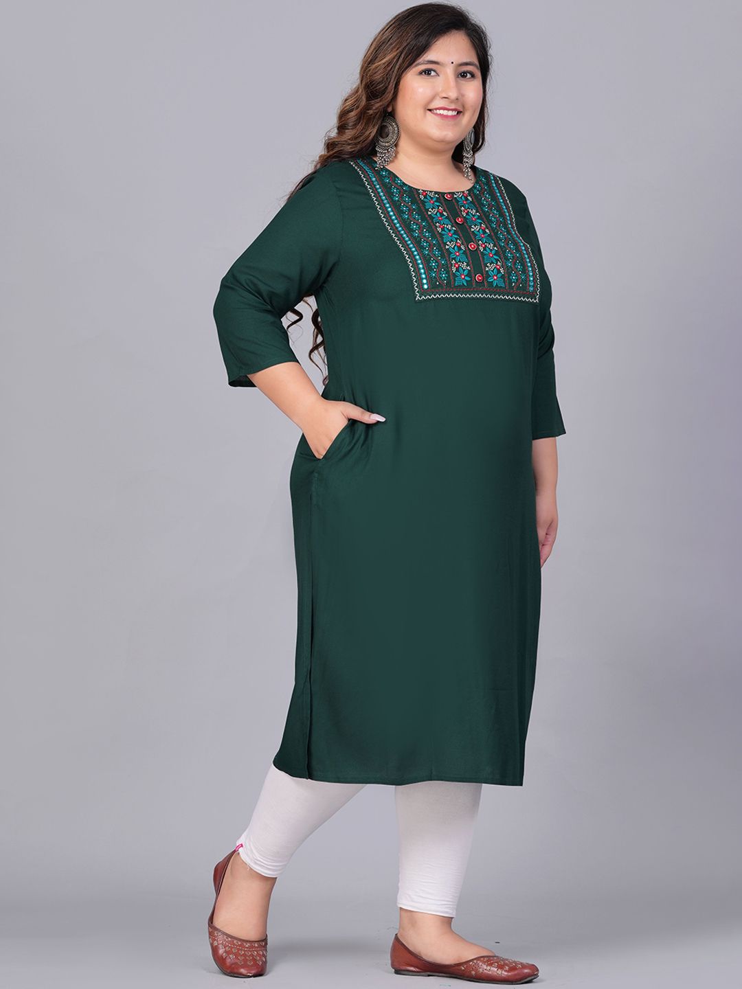 Sztori Women Yoke Design Thread Work Kurta
